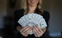 Простой способ разбогатеть с применением шепотков на деньги
